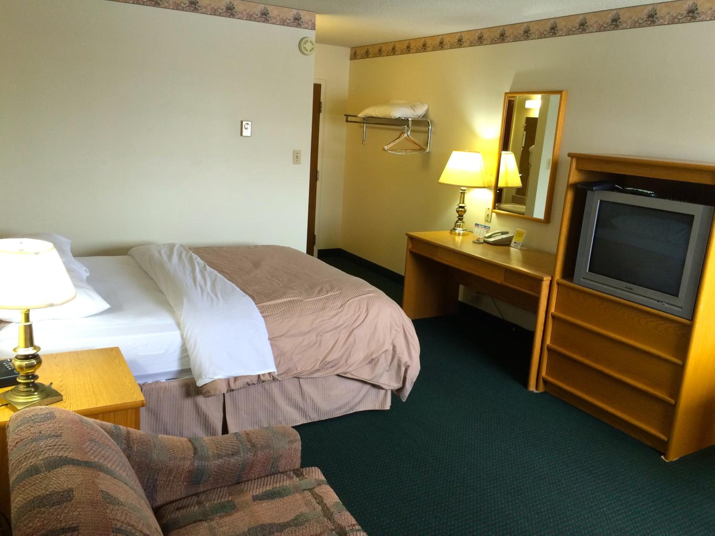 Brandon Vacations - Colonial Inn - Property Image 6