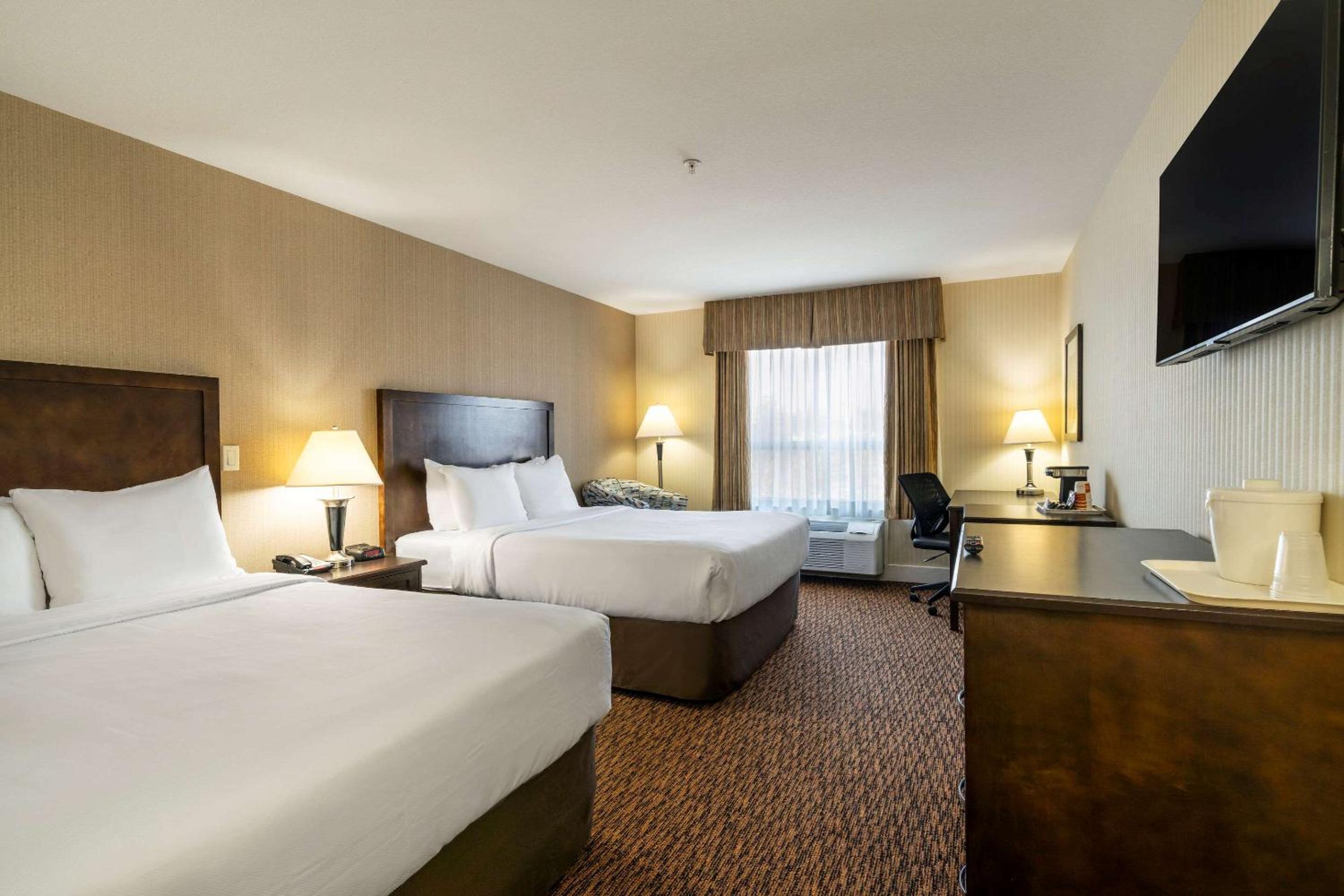 Surrey Vacations - Comfort Inn  Suites - Property Image 20