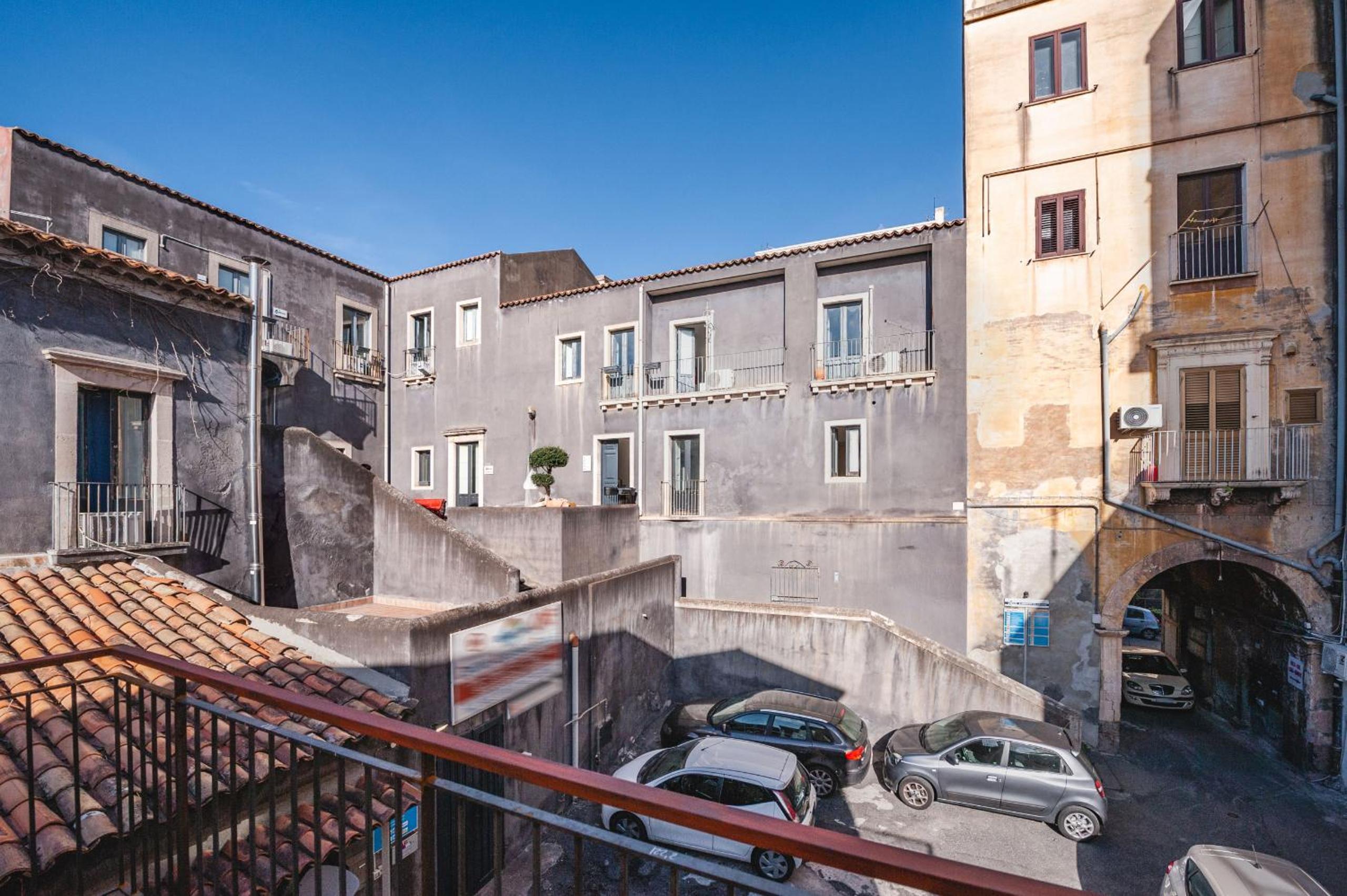 Modern duplex with balcony by Wonderful Italy view 3