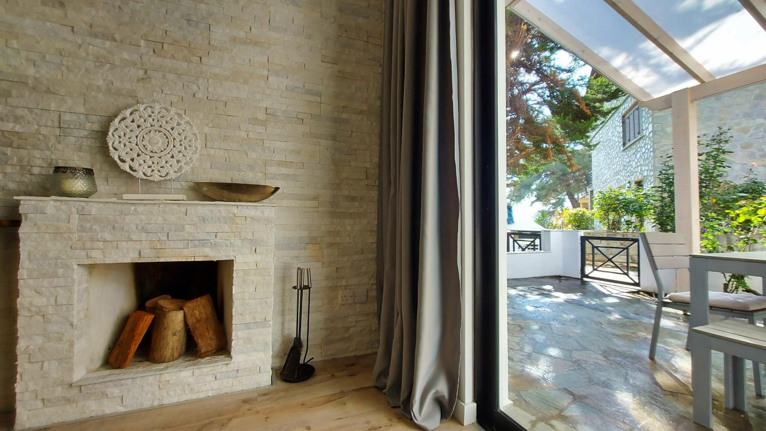 Phaedrus Living: Luxury Maisonette Platres