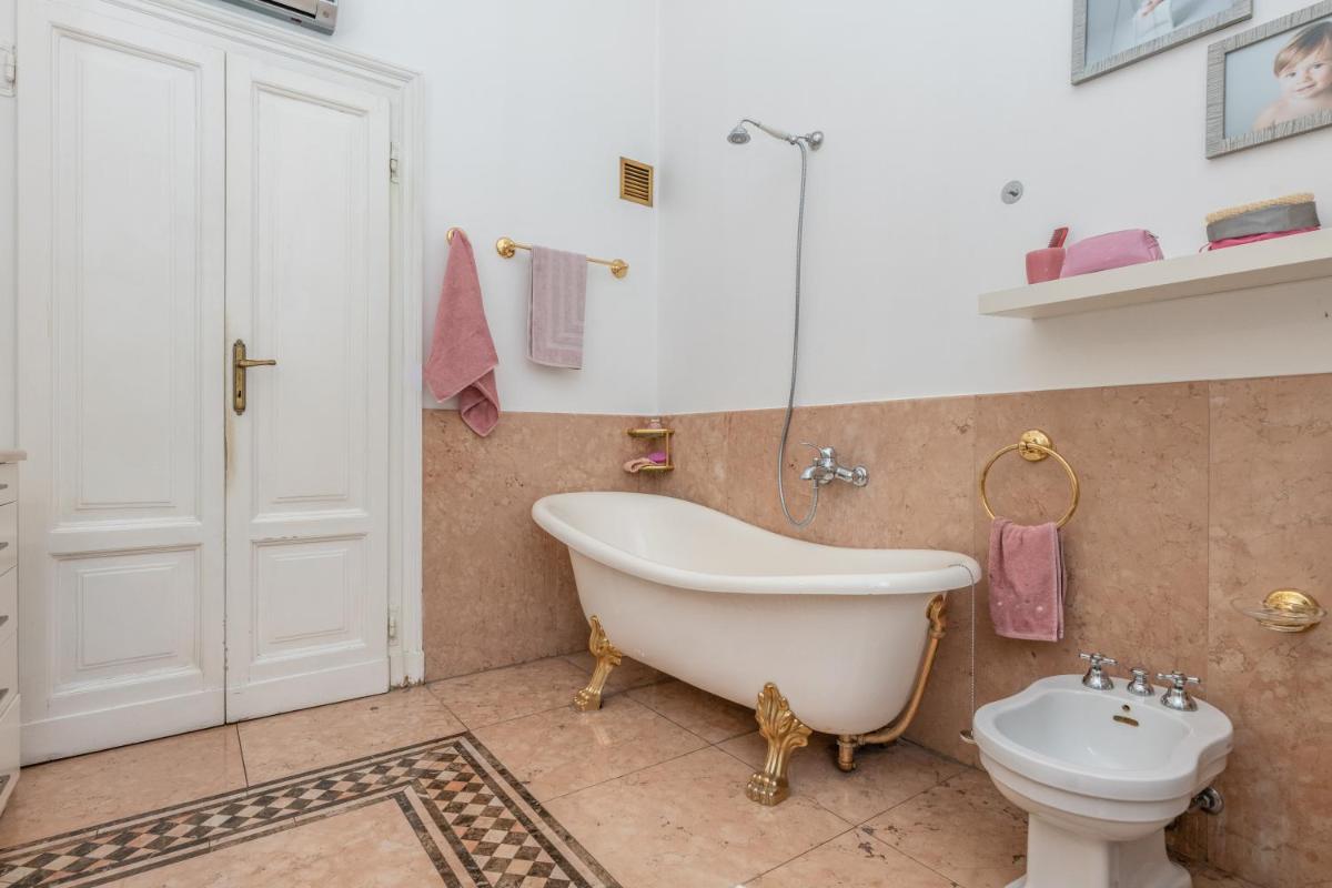 Very central in Cadorna station area! Excellent if you arrive from Malpensa Airport