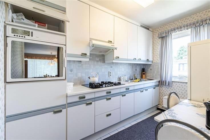 SUPERB FLAT WITH 3 BEDROOMS PARKING AND BALCONy