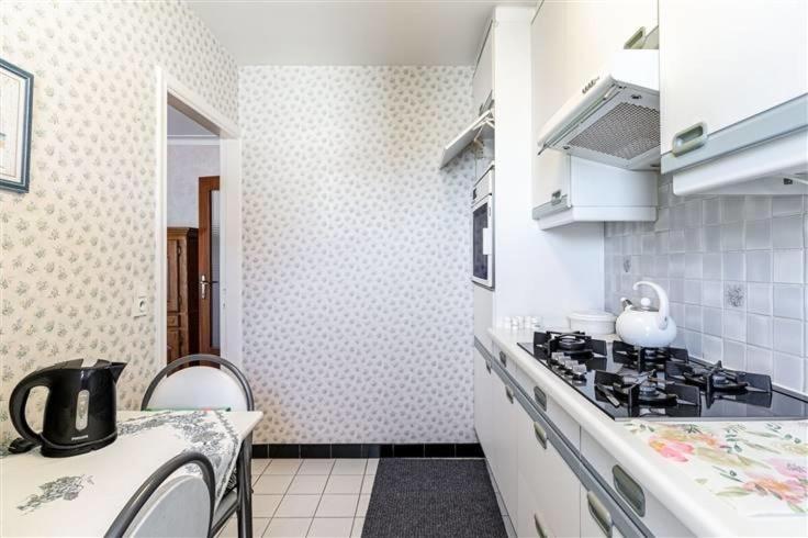 SUPERB FLAT WITH 3 BEDROOMS PARKING AND BALCONy