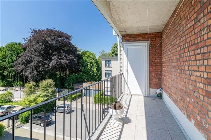 SUPERB FLAT WITH 3 BEDROOMS PARKING AND BALCONy