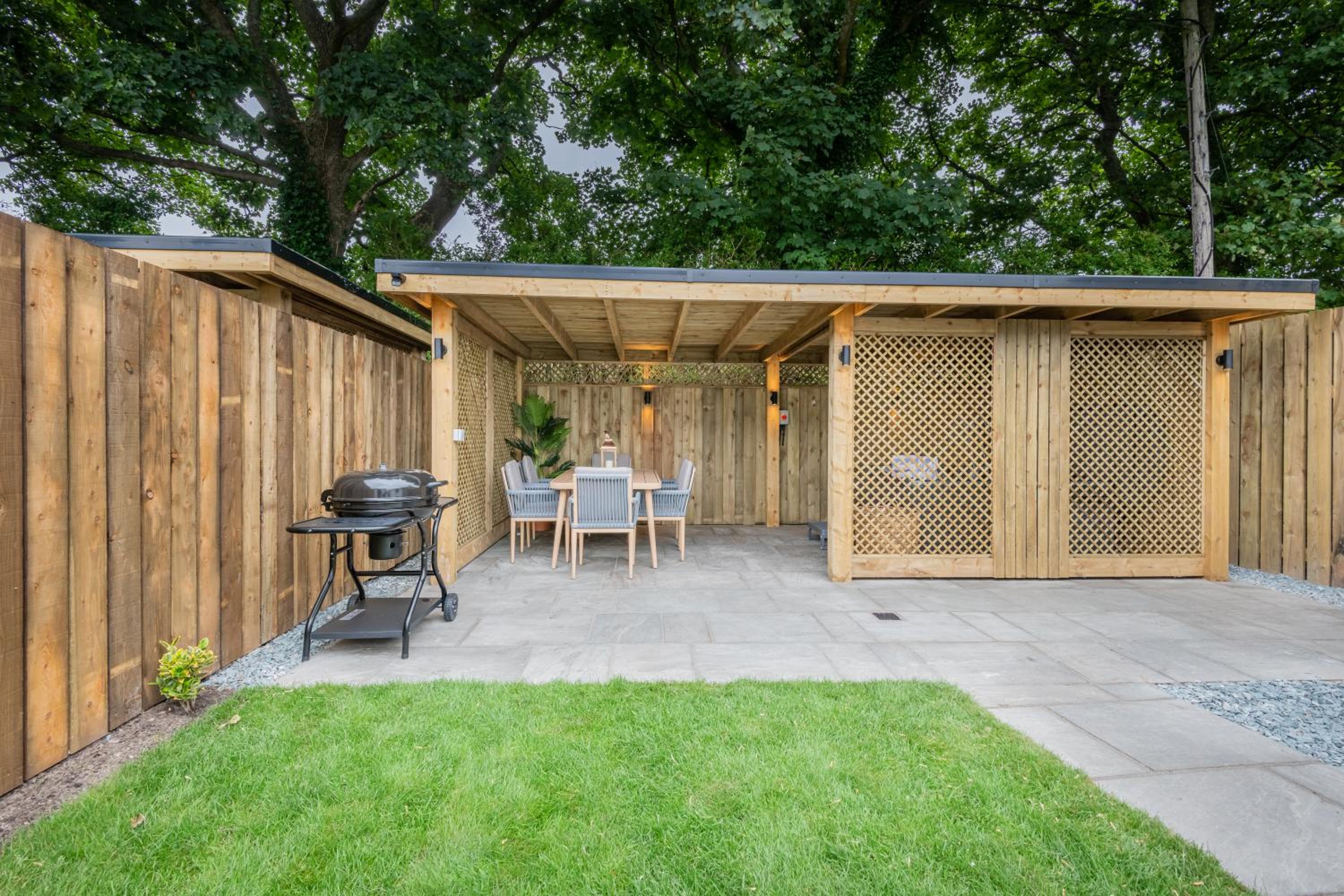 The Bank House- Luxury 3 bed cottage with hot tub! view 5