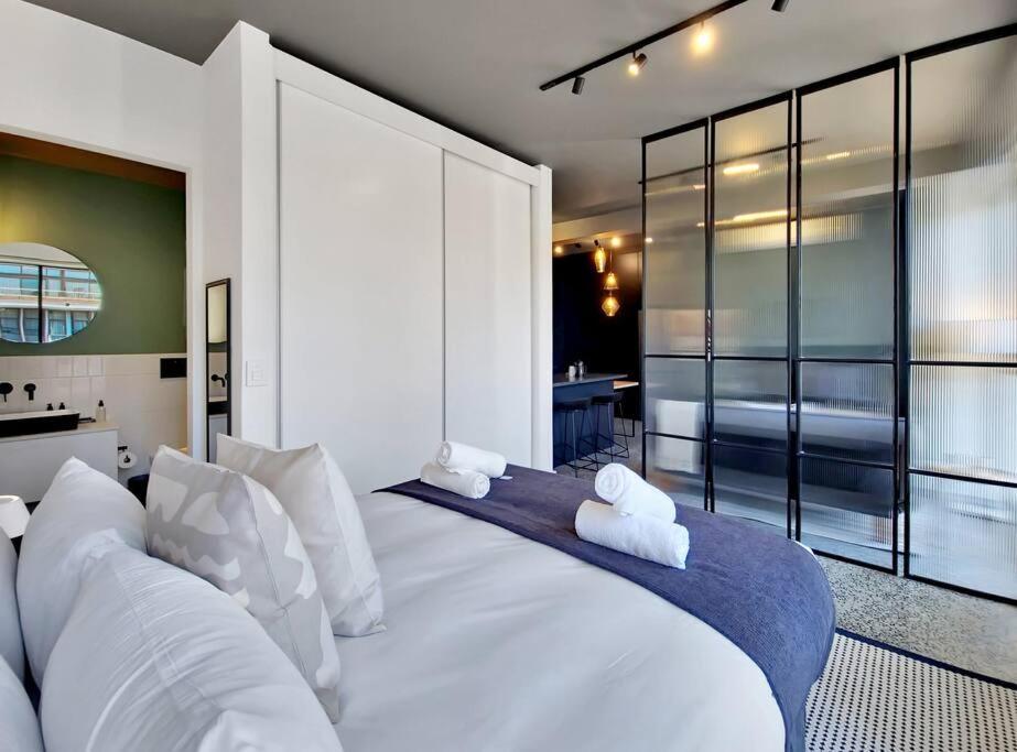 9th floor views, couples dream- wifi-pool view 2