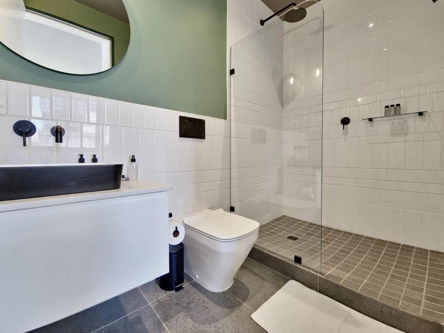 9th floor views, couples dream- wifi-pool view 3