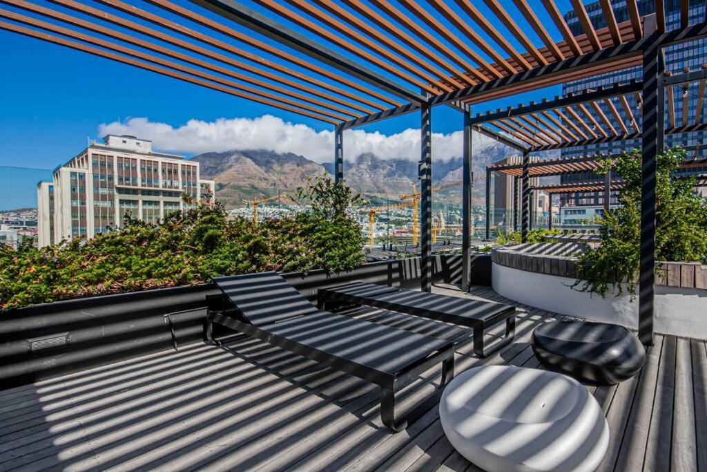 9th floor views, couples dream- wifi-pool view 4
