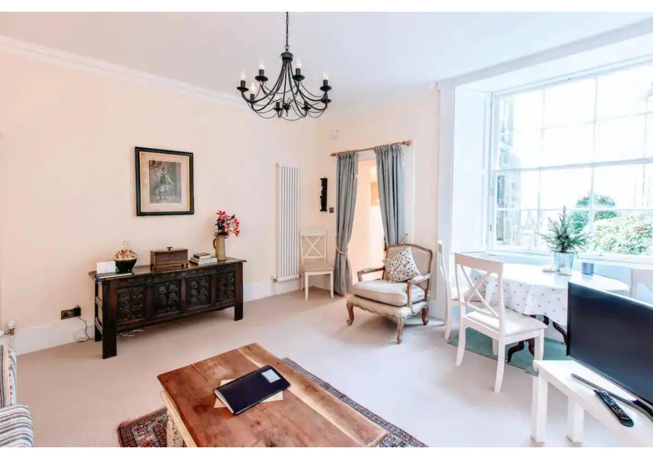 JOIVY Gorgeous Georgian Flat in New Town view 2
