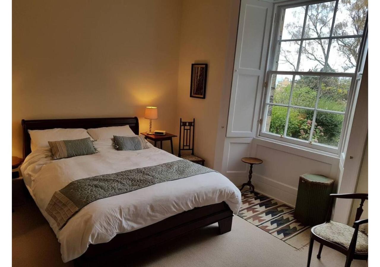 JOIVY Gorgeous Georgian Flat in New Town view 4