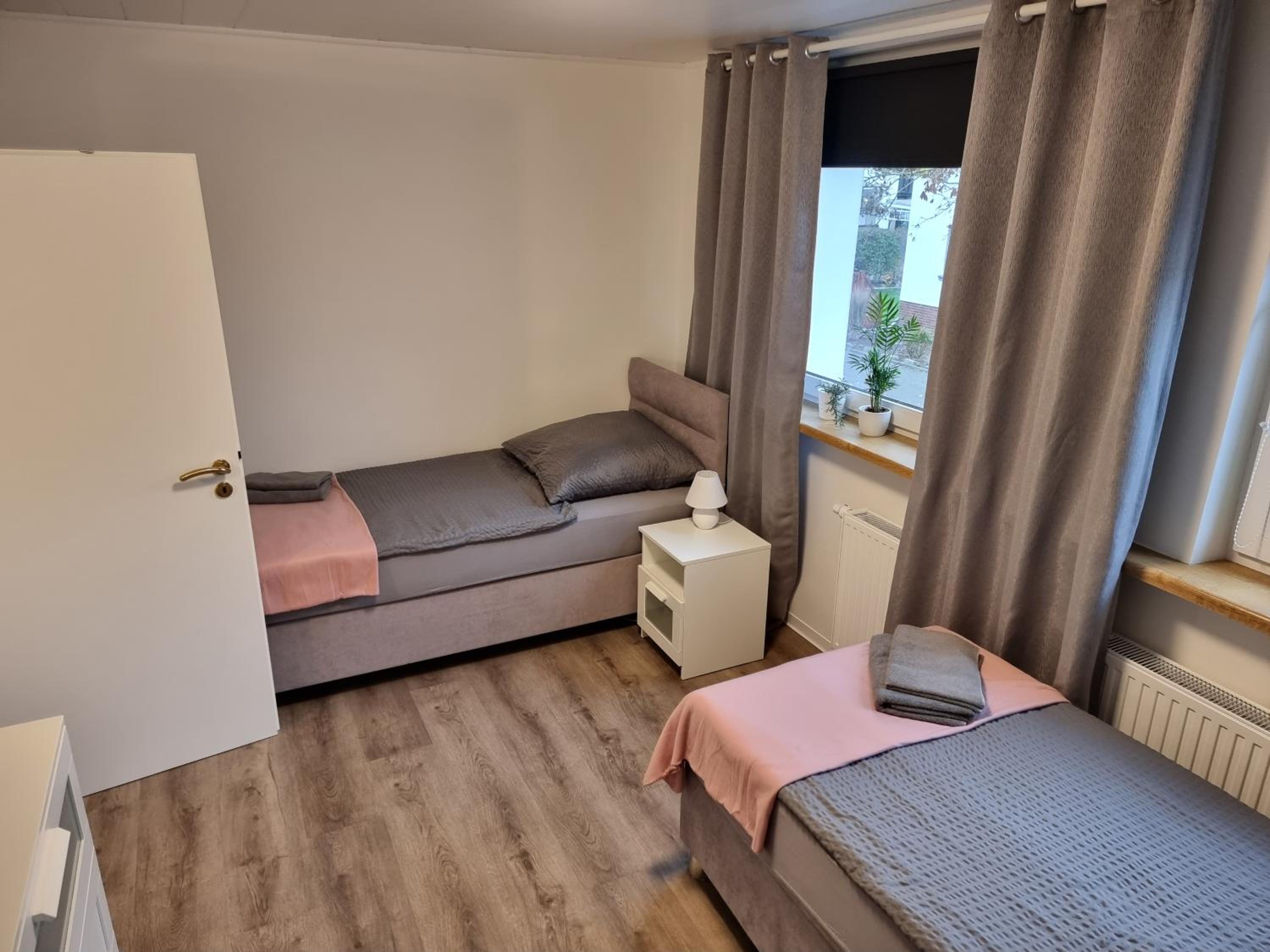 Gästehaus-Ferienwohnung-Appartement mit Terrasse - Nähe Kliniken/ Herzzentrum