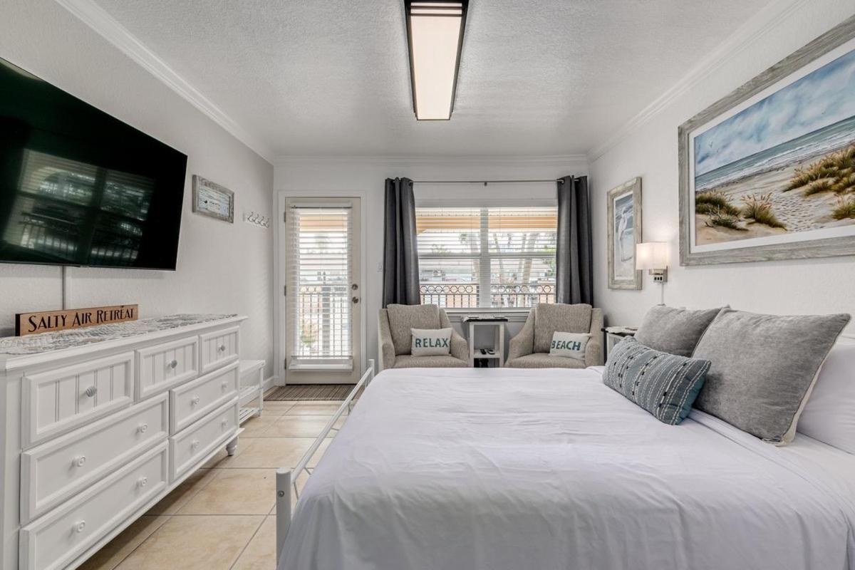 Enjoy the Pool while being Steps from Beach and Restaurants! - Coconut Villa's Suite 6 view 4