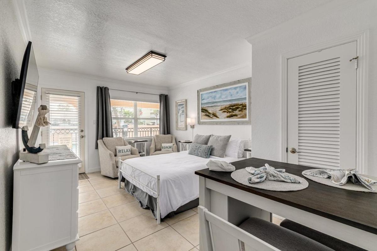 Enjoy the Pool while being Steps from Beach and Restaurants! - Coconut Villa's Suite 6 view 3