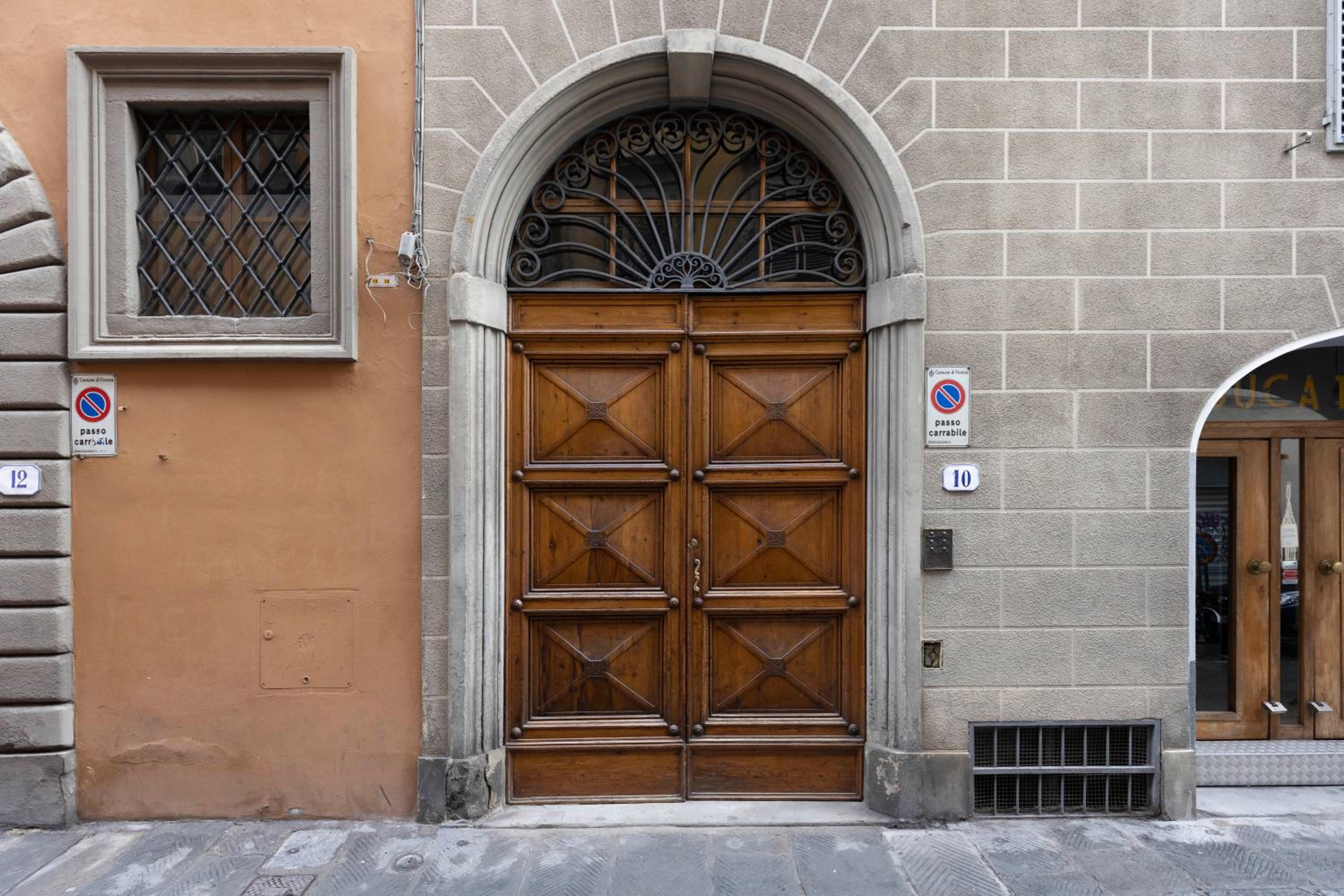 Palazzo Cecchi Florentine Apartment