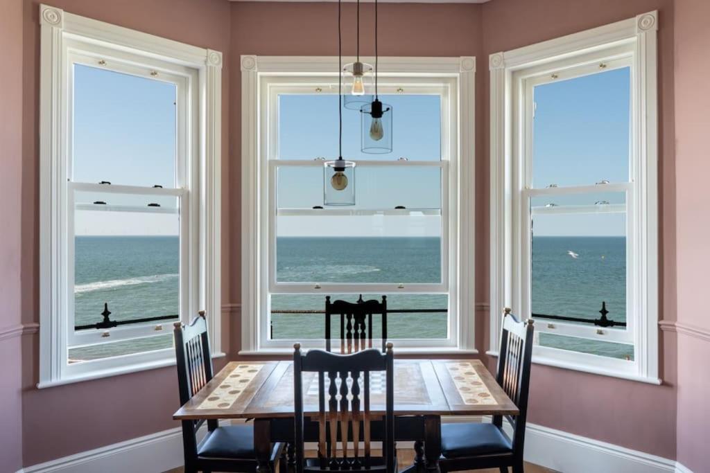 Stylish Beachfront Luxury Apartment, Sweeping Ocean Views and Log Burner view 3