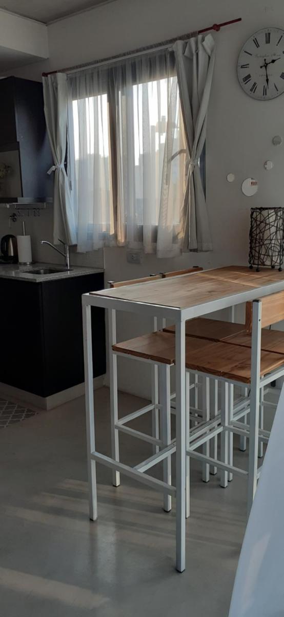 Luminoso,tranquilo y practico estudio en zona sur con balcón y cochera