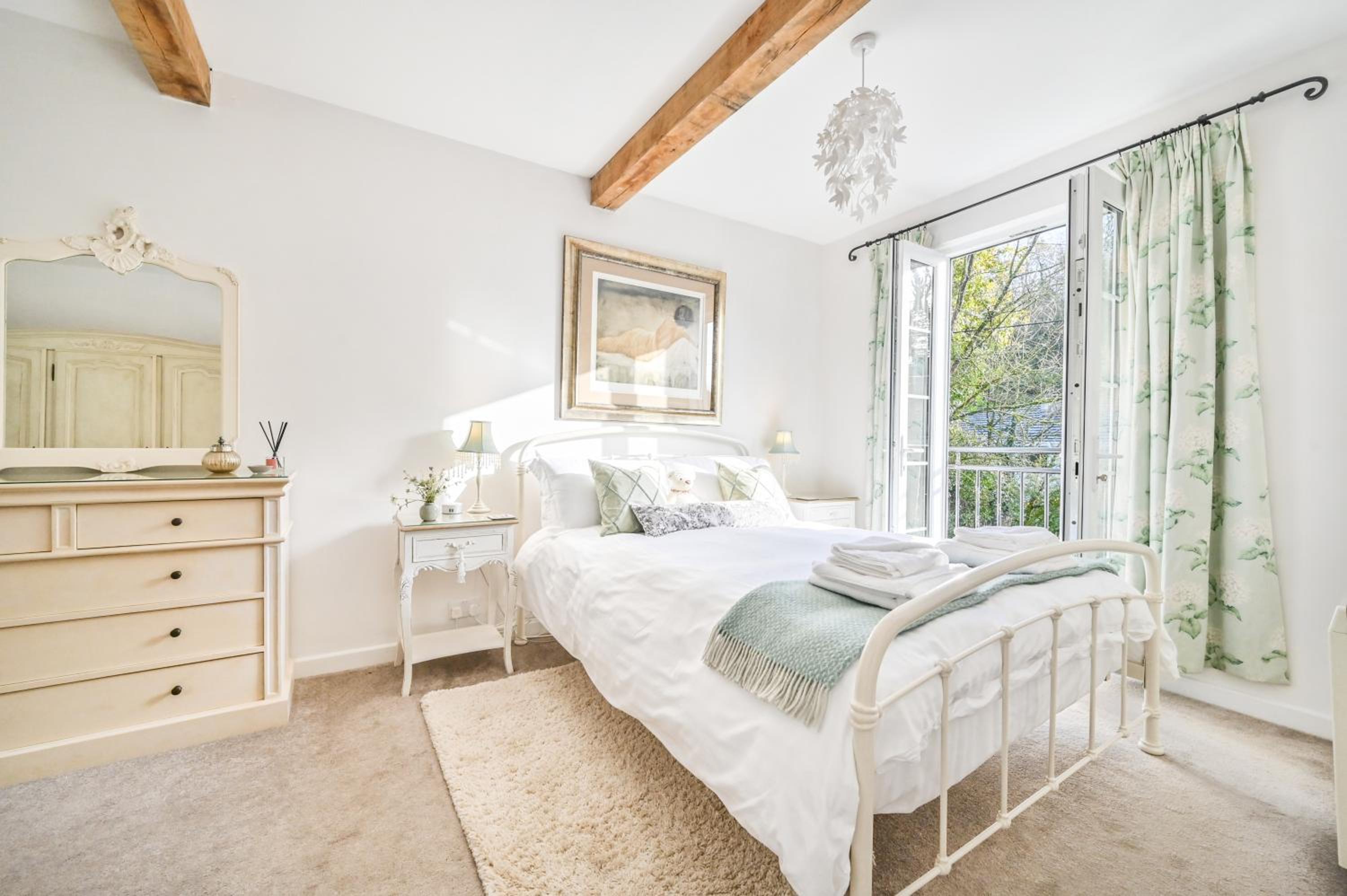 Briardene Cottage - A Superb Bijou Retreat with Jacuzzi near an Excellent Village Pub view 2