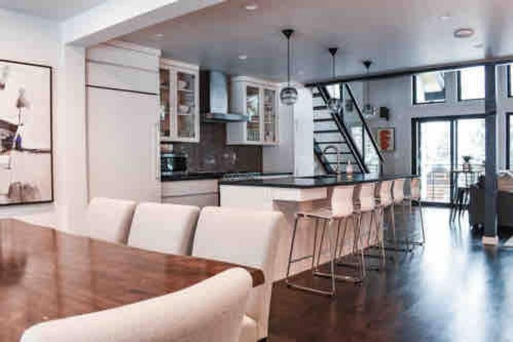 Wapo Contemporary 4BD with Hot tub view 2