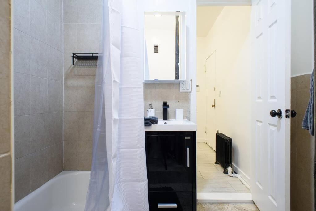 454-3W PRIME location 2BR Newly Furnished sleeps 5