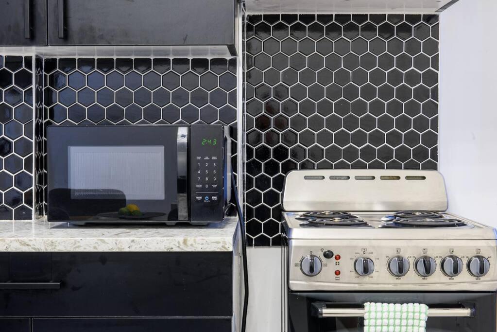 454-3W PRIME location 2BR Newly Furnished sleeps 5