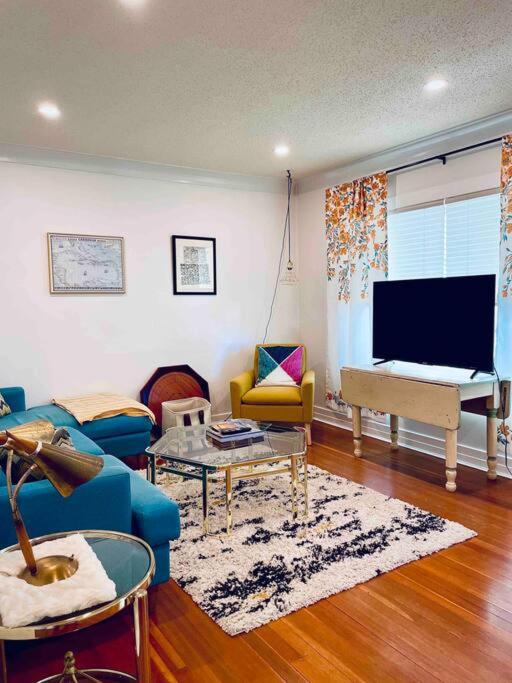 2-Bedroom Suite in the Heart of Downtown