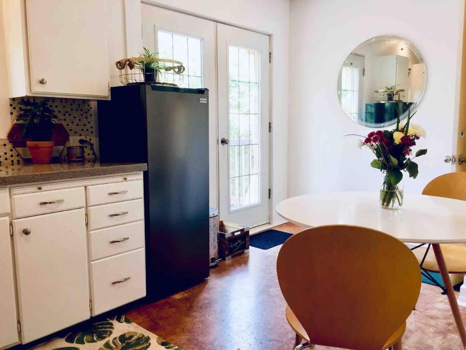 2-Bedroom Suite in the Heart of Downtown