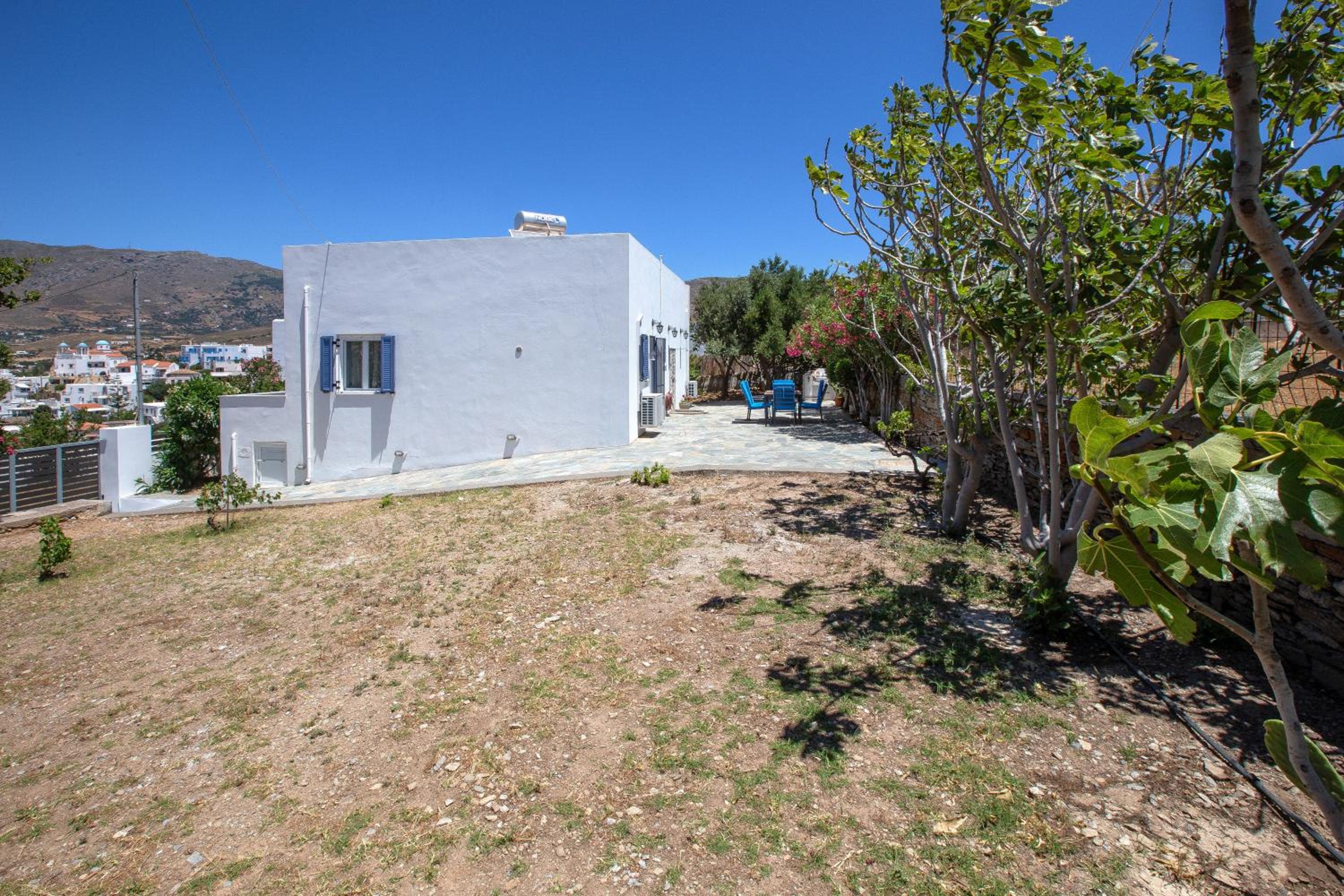 Ruby's summer house with spacious garden and free parking