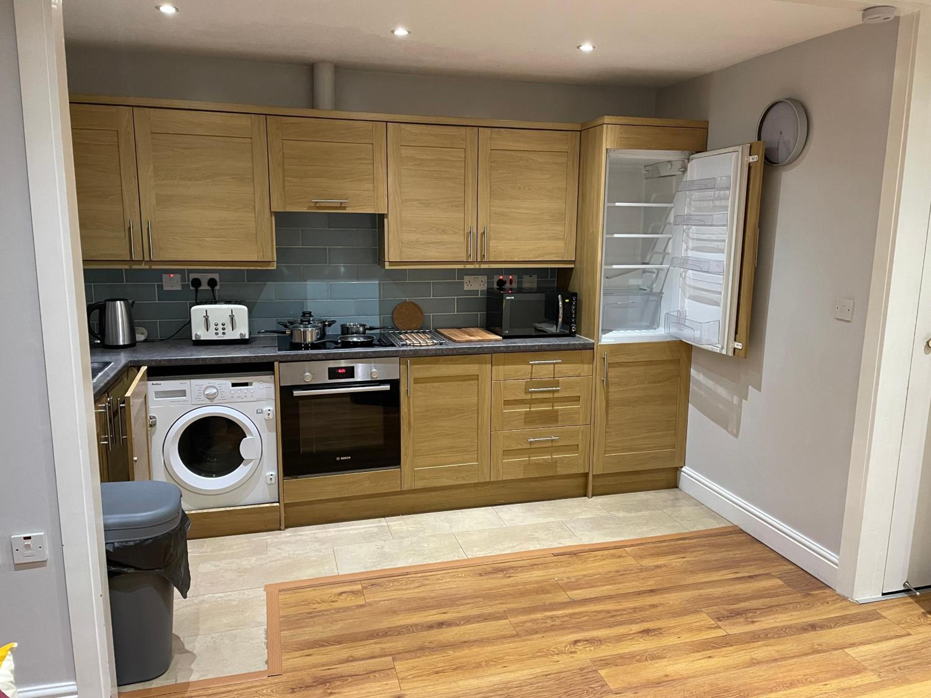 2 Bedroom Apartment Chiswick Park Tube Station
