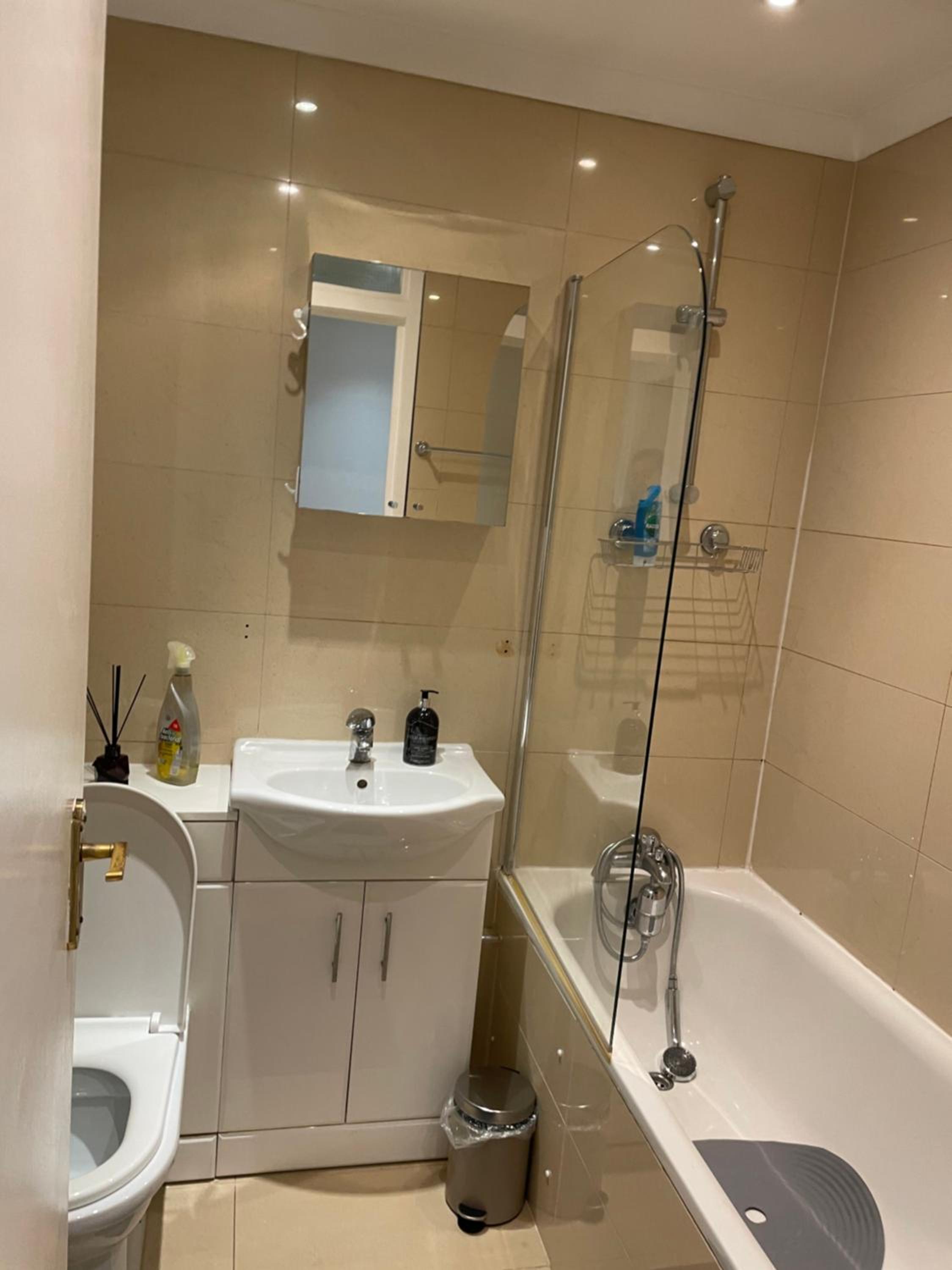 2 Bedroom Apartment Chiswick Park Tube Station
