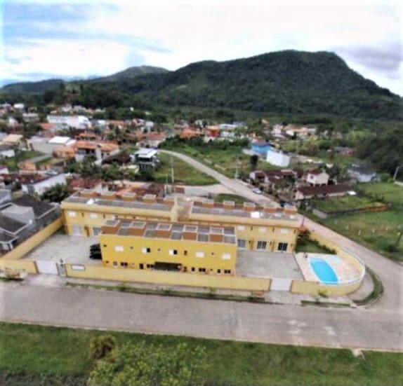 Casa ar condicionado nos 2 quartos.