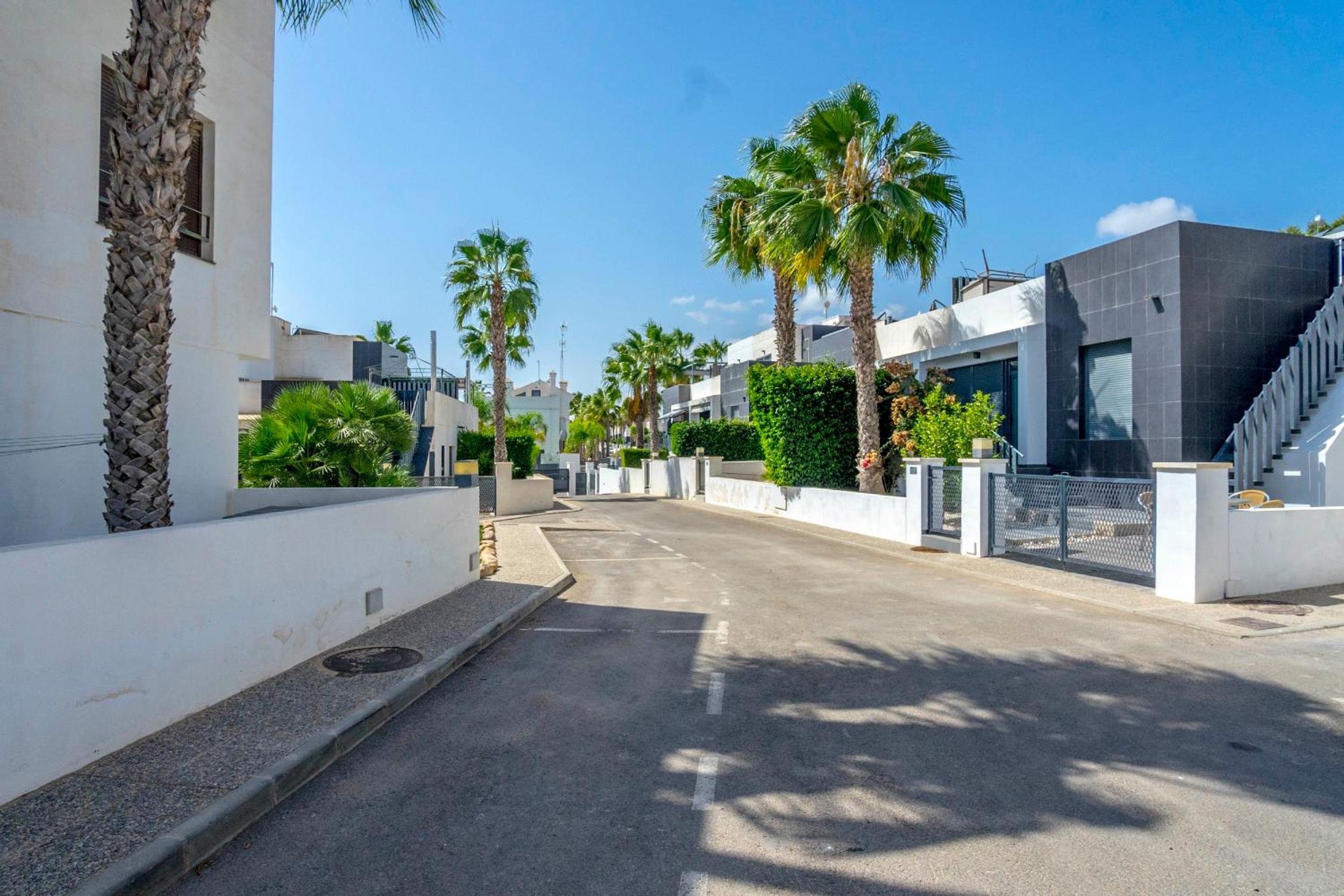 CB Living - Cosy loft with terrace, Villamartin view 3