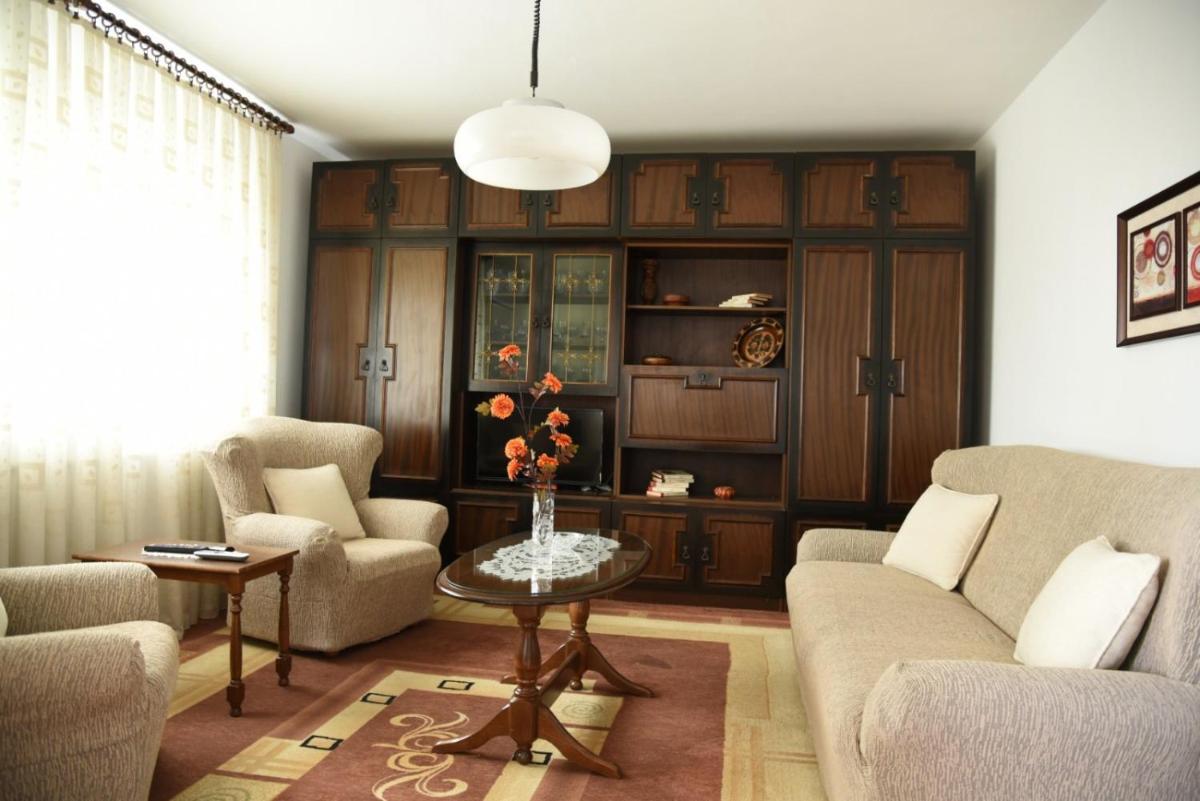 Dr House Center view 2
