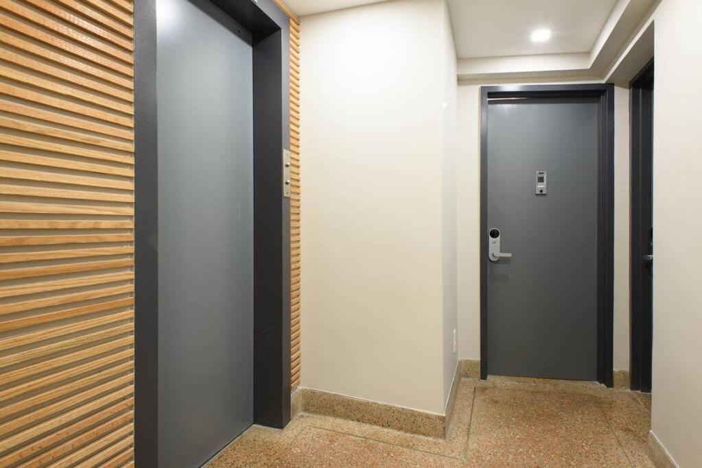 75-2D NEW Prime UES W&D Balcony Elevator