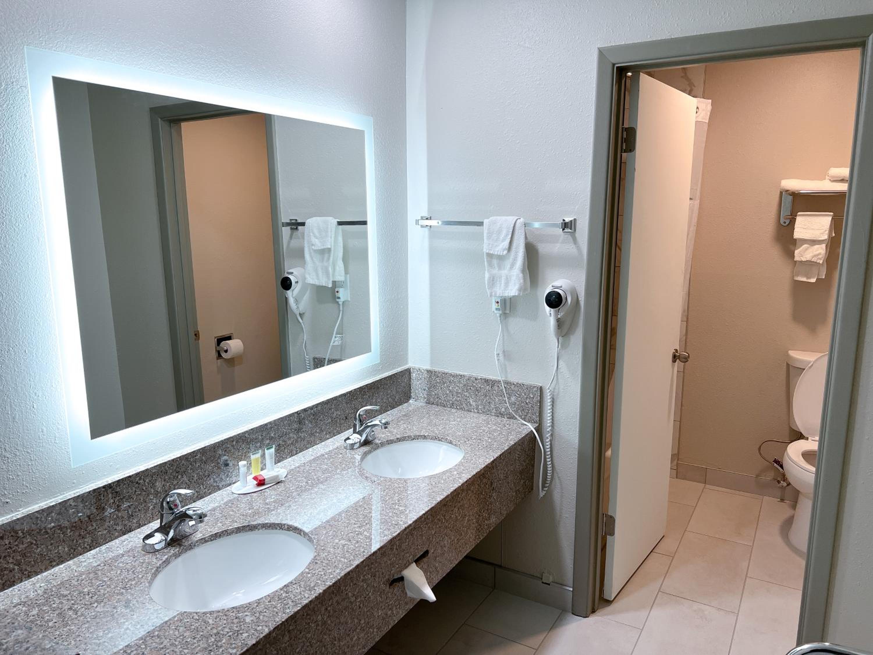 Destin Vacations - Days Inn  Suites by Wyndham Santa Rosa, NM - Property Image 4