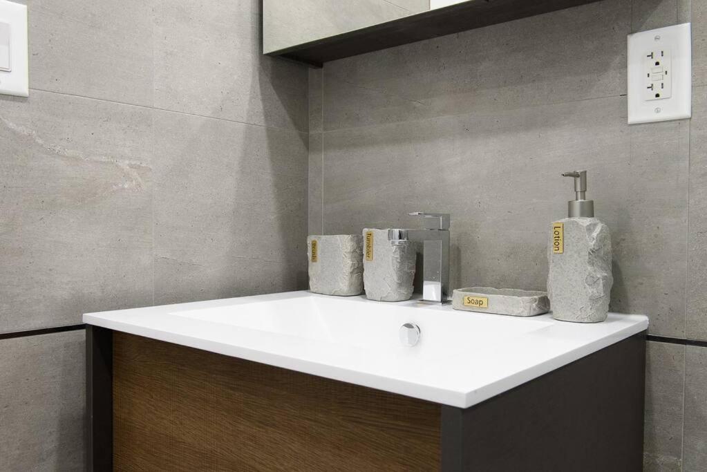 75-2C Furnished 1BR W D Elev WD Central park