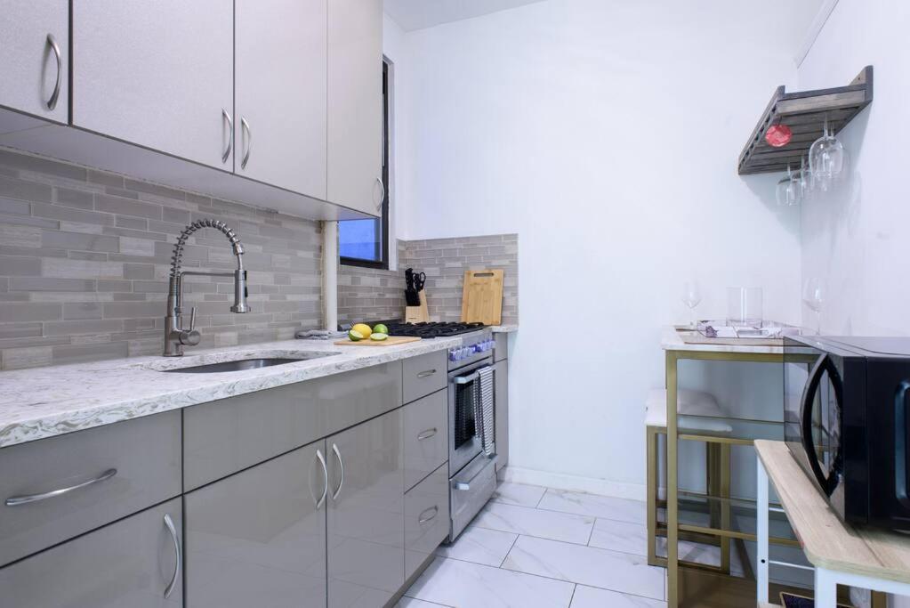 428-2W Newly Furnished Prime Location 2BR Sleeps 5