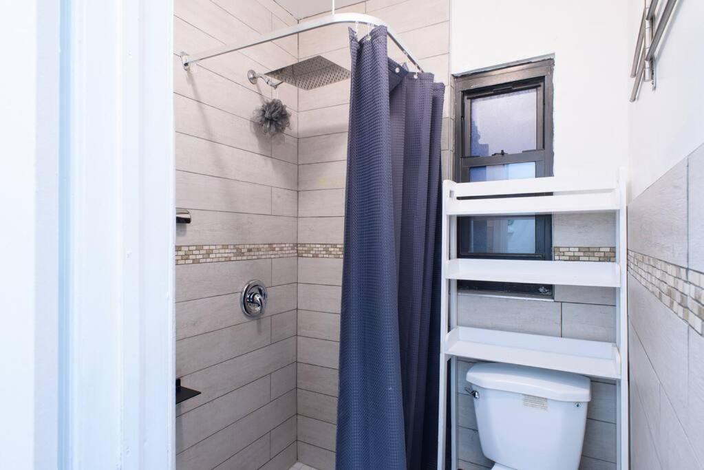 428-2W Newly Furnished Prime Location 2BR Sleeps 5