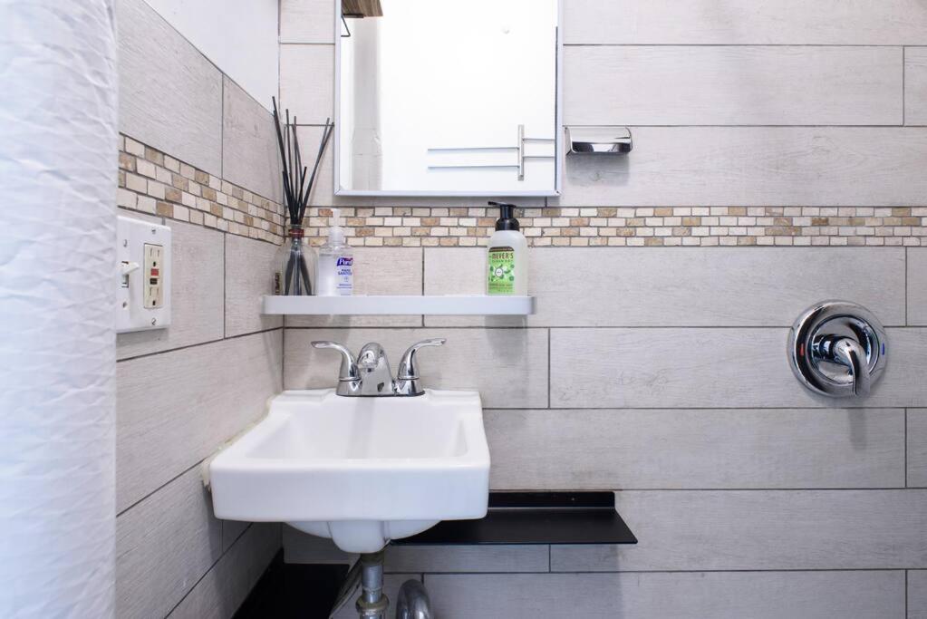 428-2W Newly Furnished Prime Location 2BR Sleeps 5