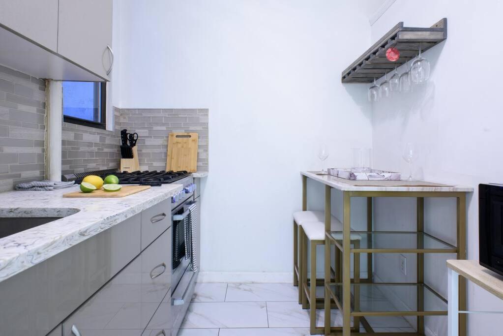 428-2W Newly Furnished Prime Location 2BR Sleeps 5