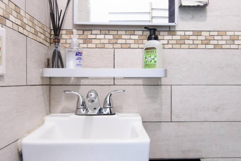 428-2W Newly Furnished Prime Location 2BR Sleeps 5