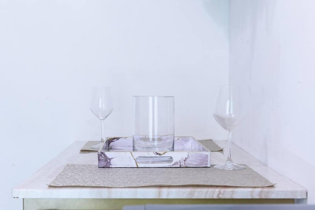 428-2W Newly Furnished Prime Location 2BR Sleeps 5