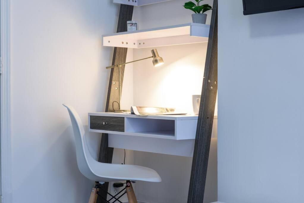 428-2W Newly Furnished Prime Location 2BR Sleeps 5