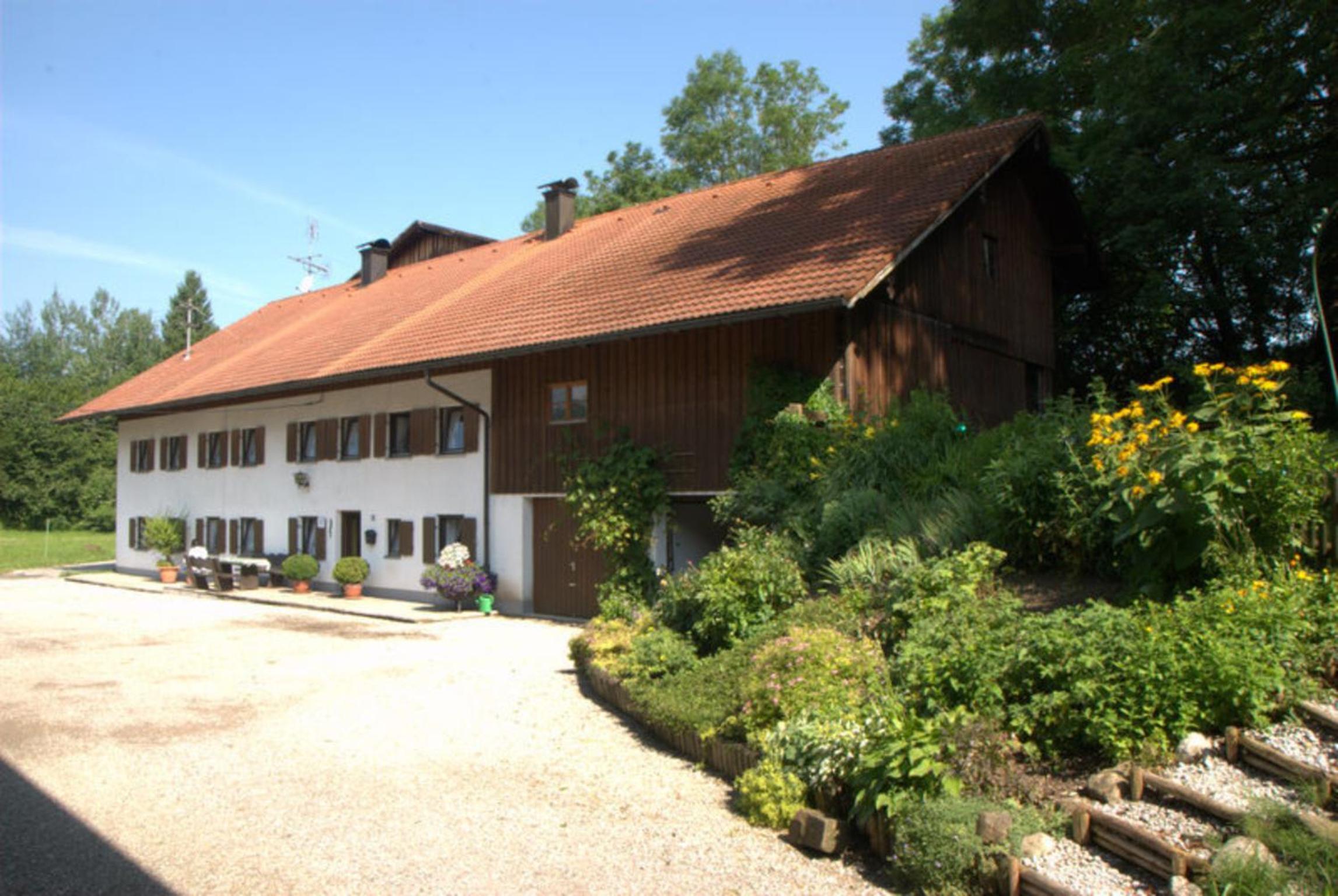 Ferienhaus, Bauernhof mit Angel- und Badesee, Roßhaupten, Allgäu view 2