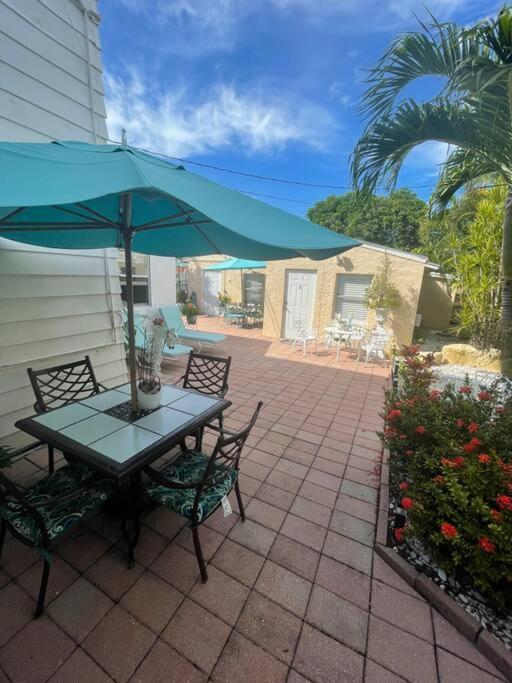 2 Bedroom Home Downtown West Palm Close to Beach view 4