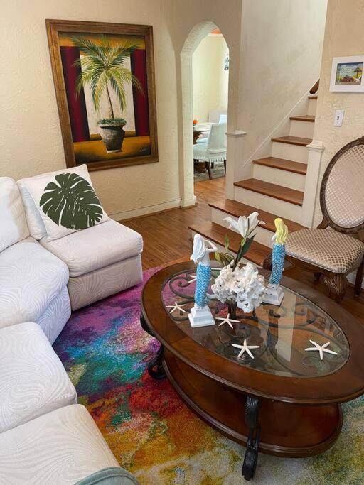 2 Bedroom Home Downtown West Palm Close to Beach view 5
