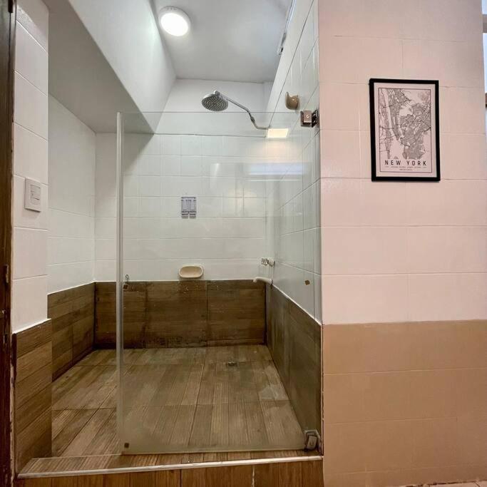 Muy amplio Piso cerca de Aristides 24hs cn parilla