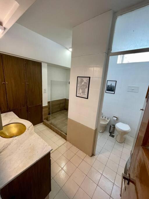 Muy amplio Piso cerca de Aristides 24hs cn parilla