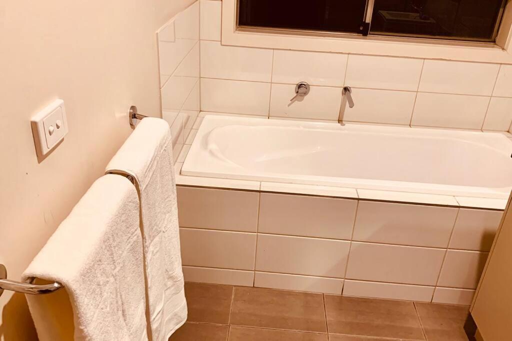 Charming 4 bedrooms house in Truganina /Williams Landing