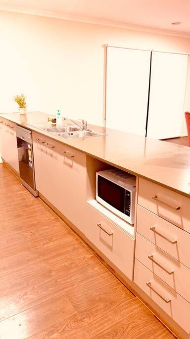 Charming 4 bedrooms house in Truganina /Williams Landing