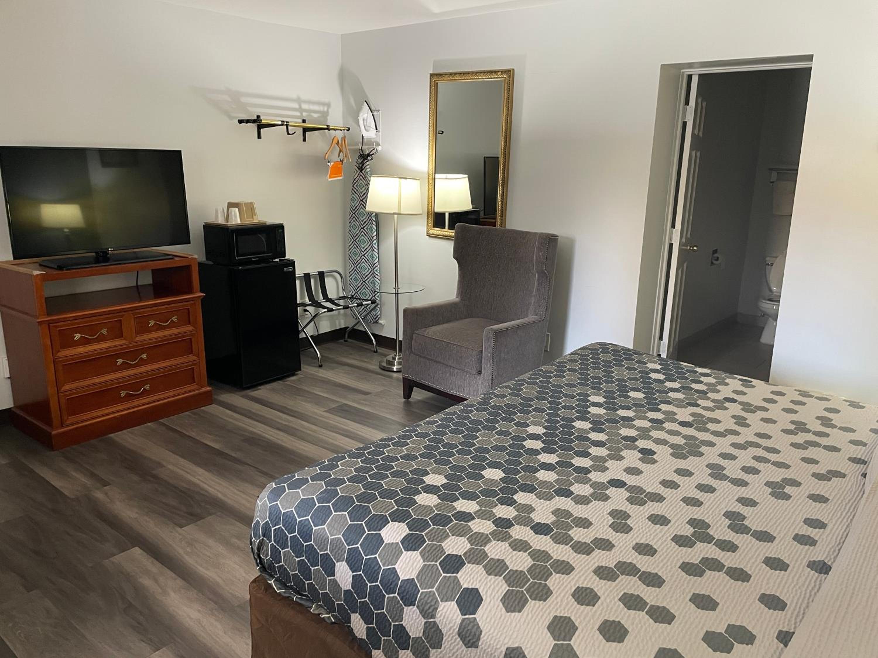 Econo Lodge Jefferson Hills Hwy 51 - Property Image 17